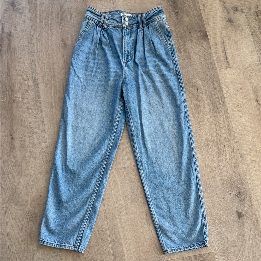 Sandro women’s Pearline Straight Jeans in Blue Jean size EU36, 26 inch waist.